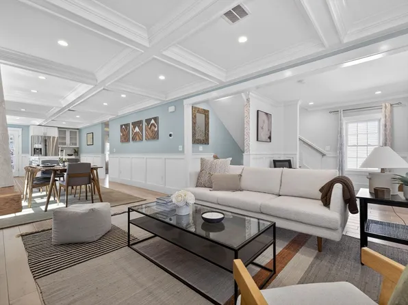 57 Farragut Ave #2, Somerville, MA 02144