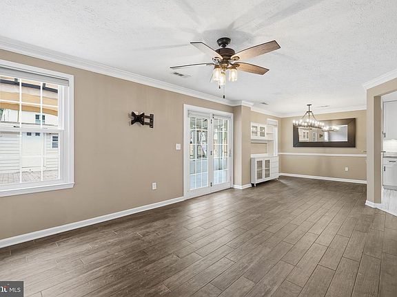 4th image of 2320 Weymouth Ln