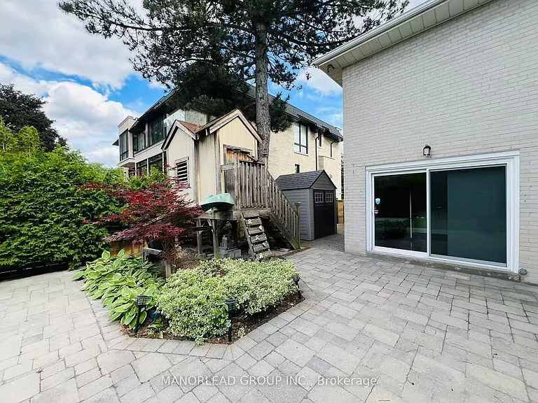 10 Greenyards Dr — Photo 44