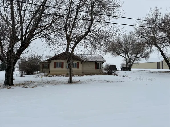 222 2nd St E, Richey, MT 59259