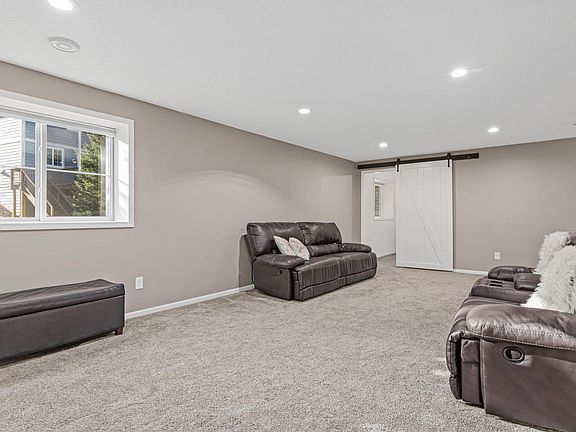 4th image of 15847 Elmwood Ln