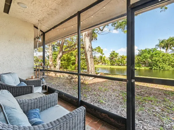 22 Via De Casas #103, Boynton Beach, FL 33426