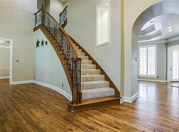 3rd image of 610 Twin Creeks Dr