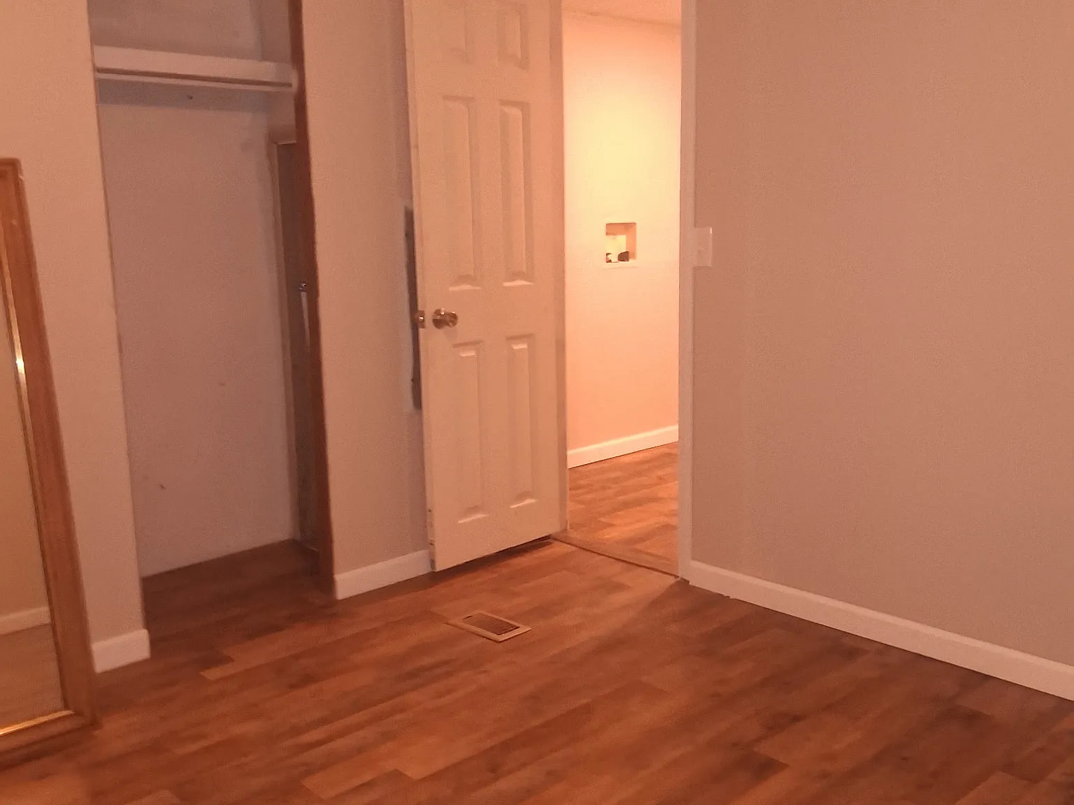 3 bed, 900 sqft, $1,100 — Photo 4