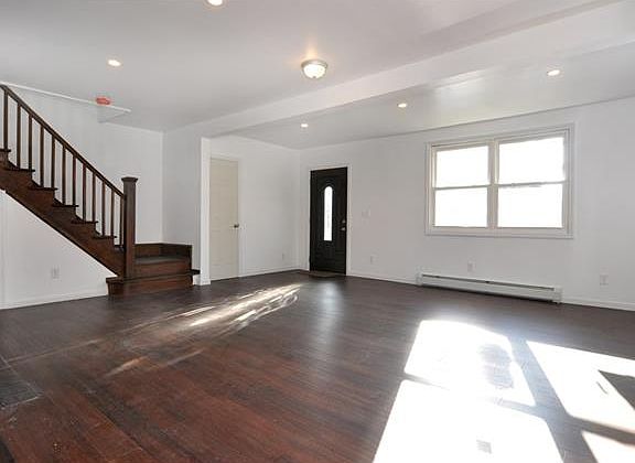 4th image of 11 Millington St