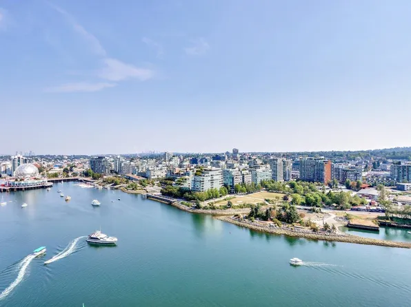 8 Smithe Mews #2701, Vancouver, BC V6B 0A5