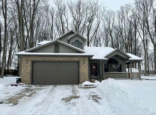 12421 Whisper Ridge Dr, Freeland, MI 48623
