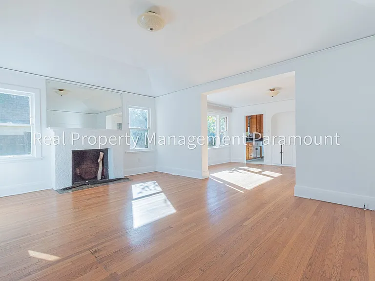 1929 N Berendo St — Photo 7