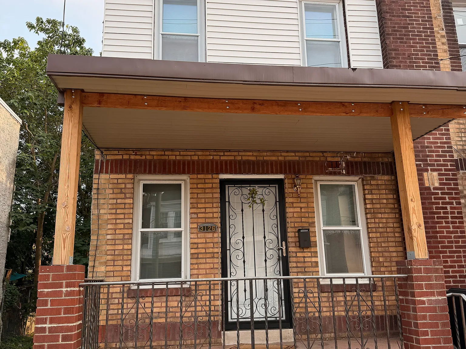 3 bed, 1.5 bath, 1160 sqft, $1,600 — Photo 1