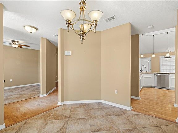4th image of 3995 Lauren Ct