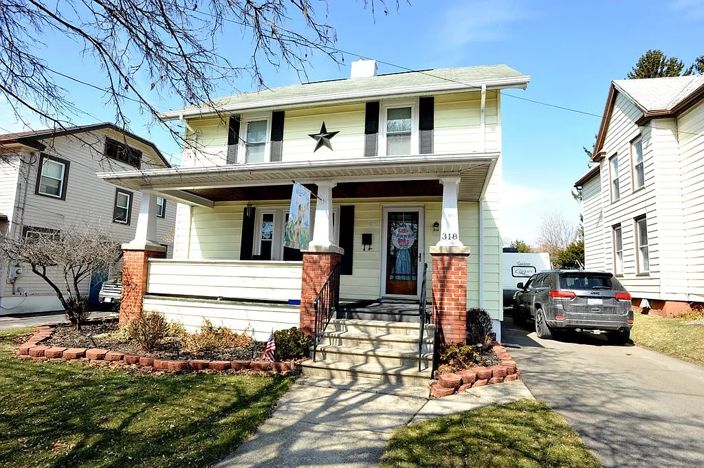 318 Roe Ave photo 1