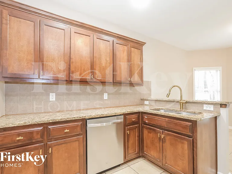 2570 Serenity St — Photo 6