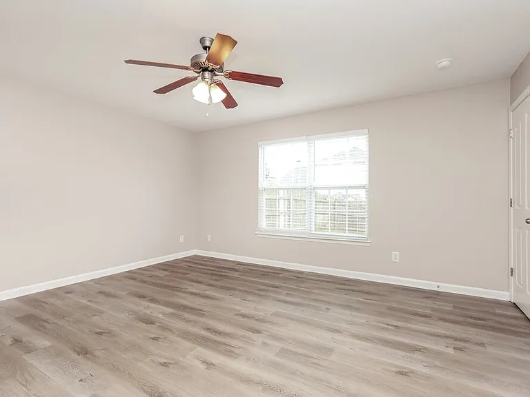 329 Sarna Dr — Photo 9