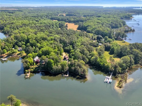 649 Kennsbury Rd, Hardyville, VA 23070