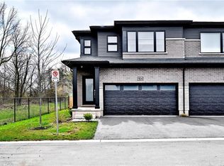 4552 Portage Rd #104, Niagara Falls, ON L2E 6A8