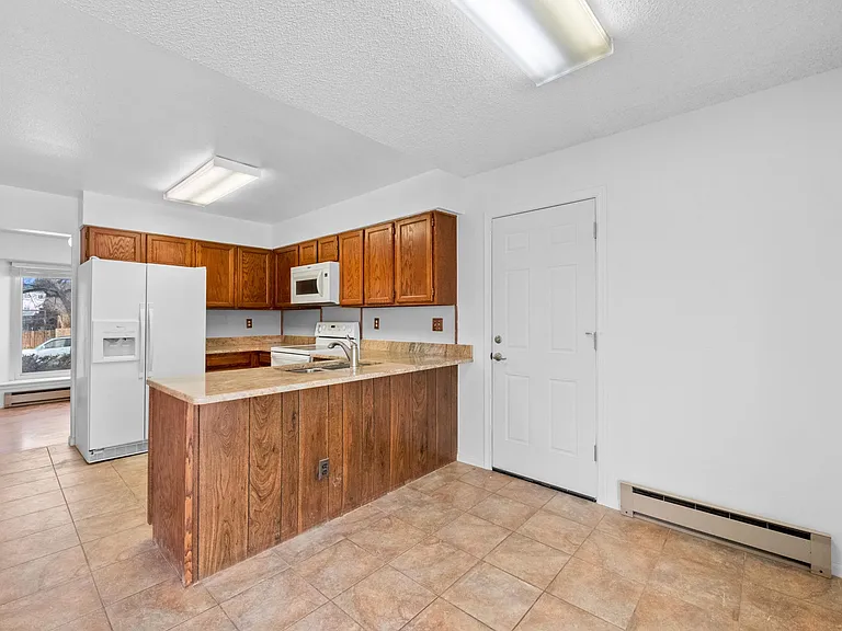 1009 S Lewiston Way — Photo 15