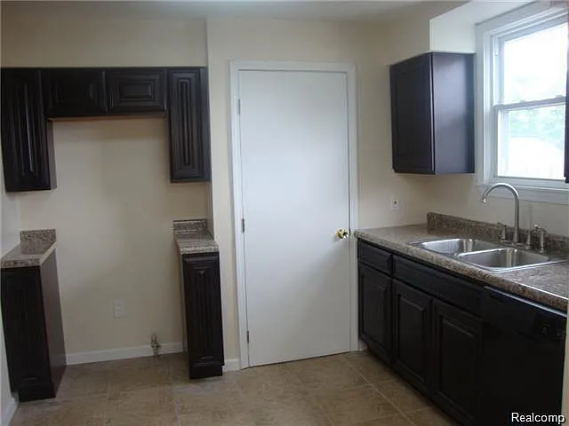 7535 Republic Ave — Photo 6