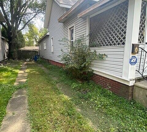 3rd image of 1019 Gordon St