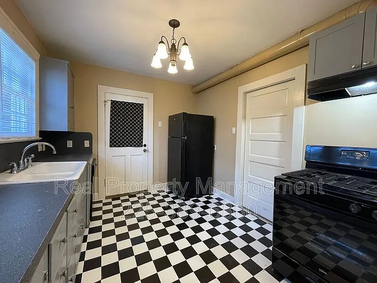 755 Arlington Ave — Photo 7