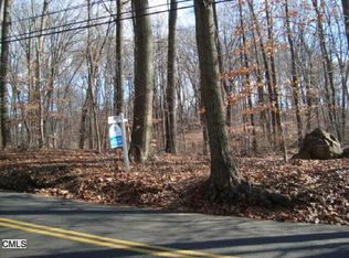 W Mischa Rd, Trumbull, CT 06611