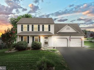 430 Lynne Dr, Mount Wolf, PA 17347