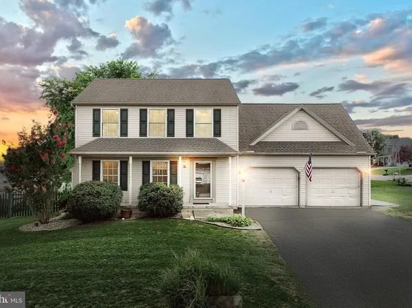 430 Lynne Dr, Mount Wolf, PA 17347