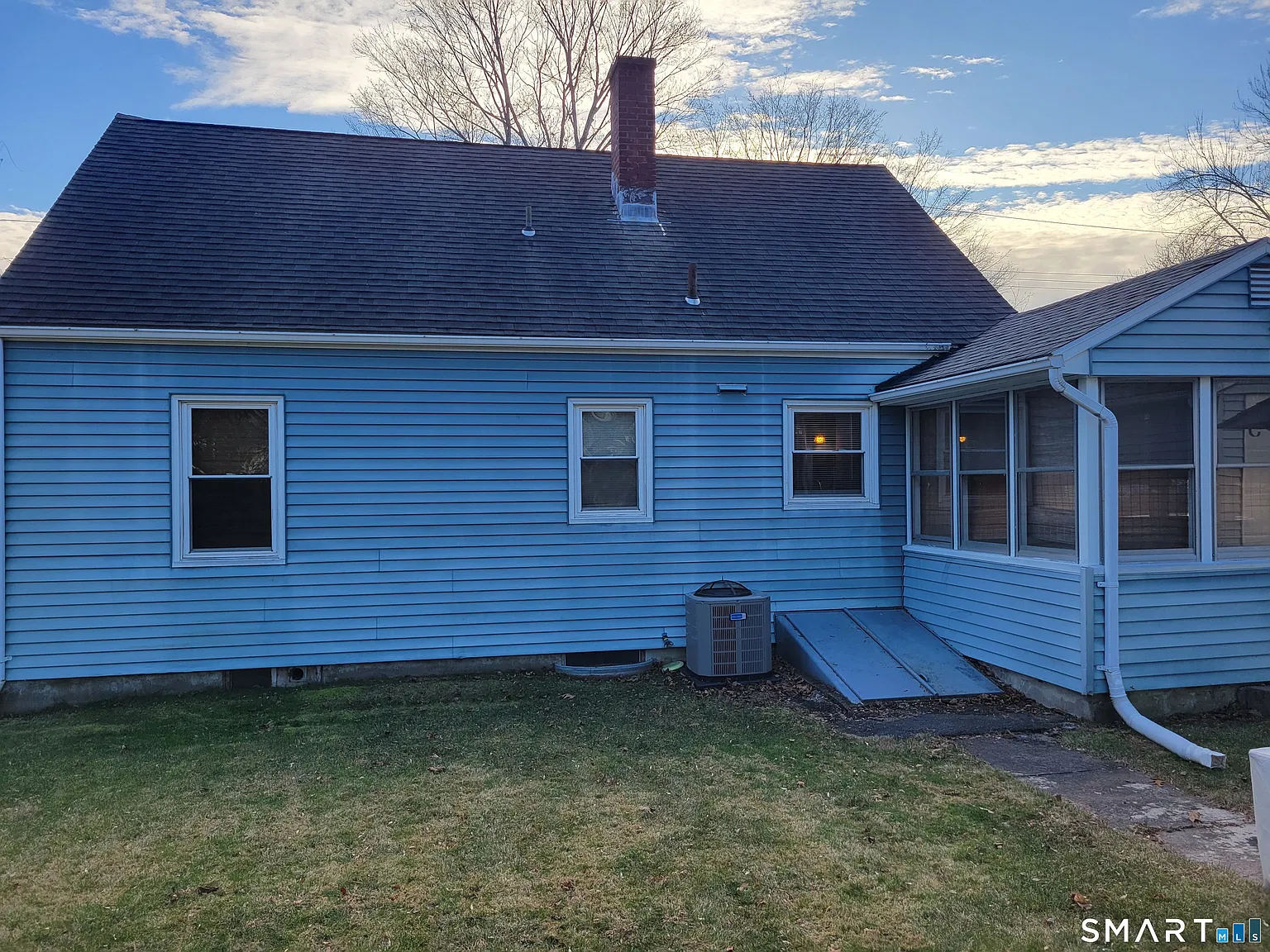 3 bed, 1.0 bath, 1075 sqft, $2,800 — Photo 3