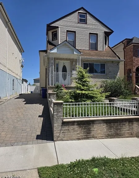 929 Adams Ave — Photo 17