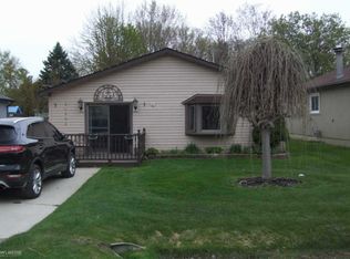 26932 Earl St, Harrison Township, MI