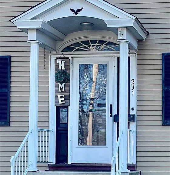 231 Nichols Ave — Photo 2