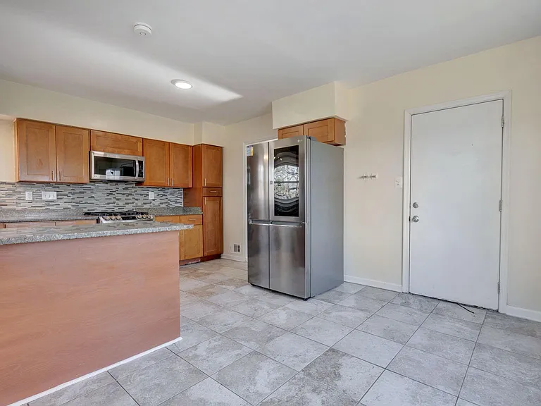 1604 Woodhill Ct — Photo 4