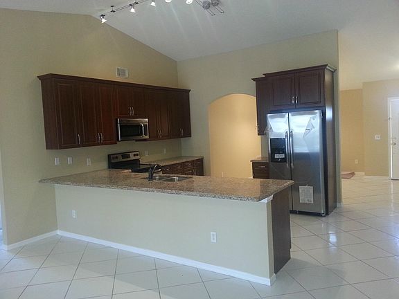 4th image of 325 NE Gulfstream Av Avenue