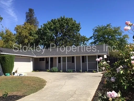 424 Peppertree Rd photo 1