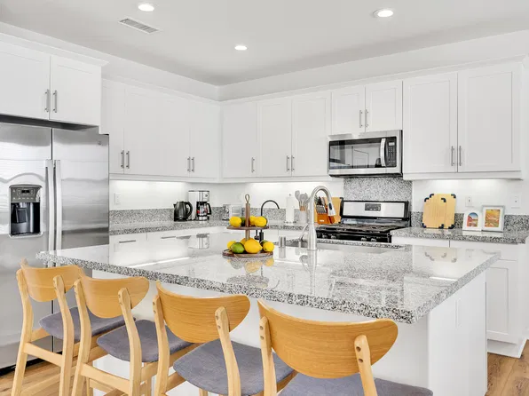 13894 La Pradera Way, Eastvale, CA 92880