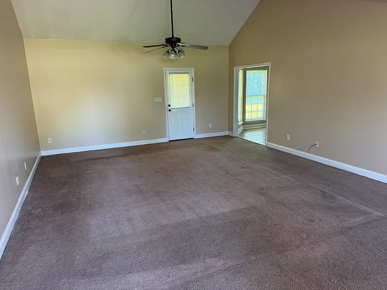 116 Huntingdon Dr — Photo 4