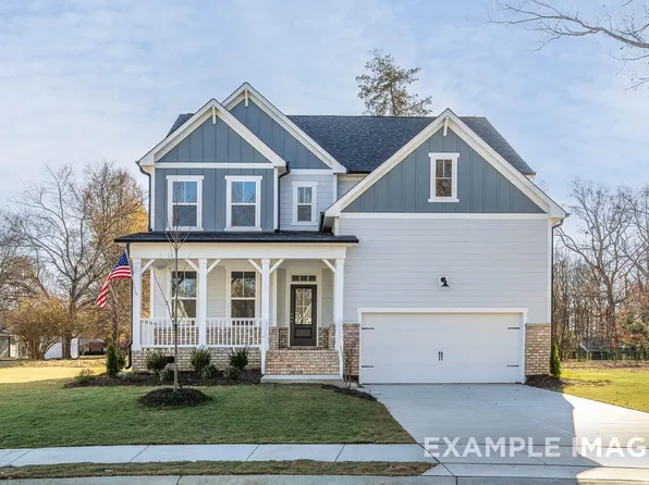 323 Queensferrry Ln, Southern Pines, NC 28387
