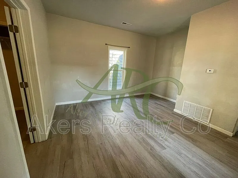 3 bed, 1.0 bath, 1008 sqft, $1,375 — Photo 3
