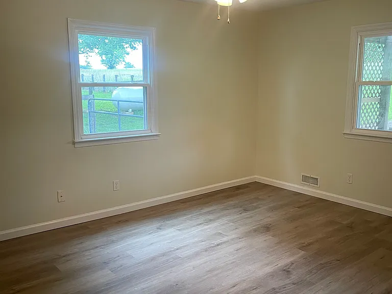 5609 Lagrange Rd — Photo 15