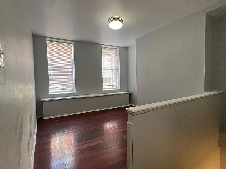 252 S 10th St #1F — Photo 1