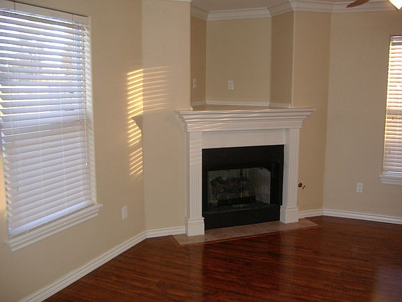 4th image of 898 Oakwood Ct