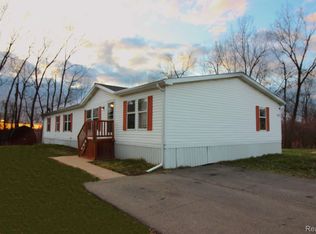 9081 Water Ridge Dr, Newport, MI 48166