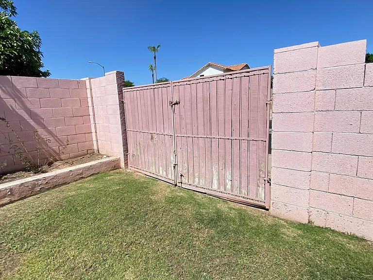 3358 E Wickieup Ln — Photo 41