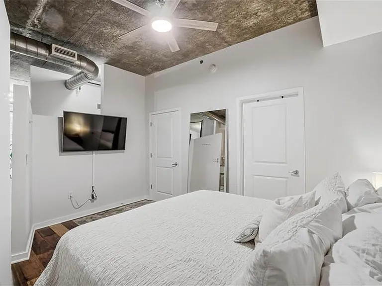 923 Peachtree St NE #1221 — Photo 13