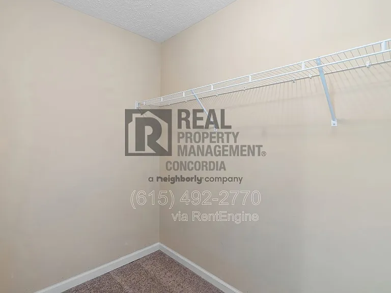 1702 Sprucedale Dr — Photo 20