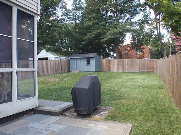 4th image of 1236 N Taylor St