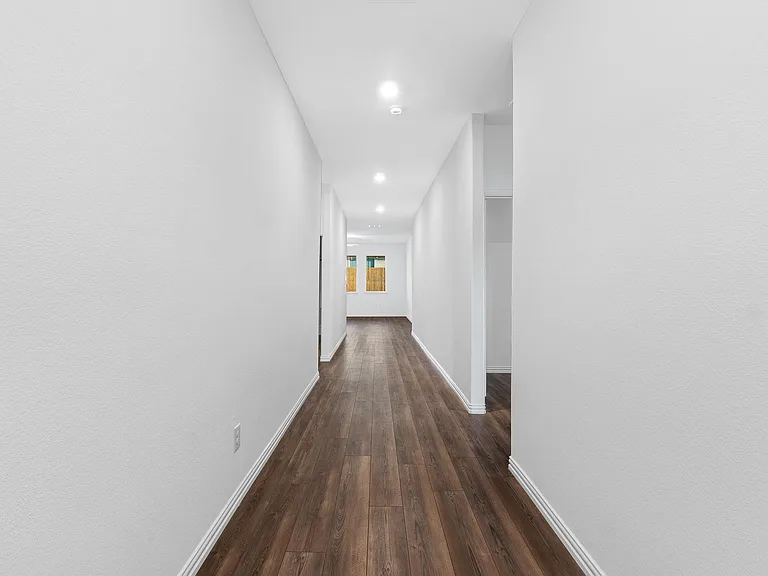 764 Hawthorn St — Photo 17