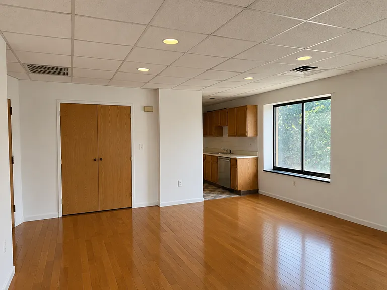 356 W Putnam Ave #2 — Photo 2