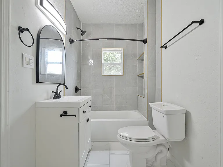 1017 NE 16th St — Photo 22