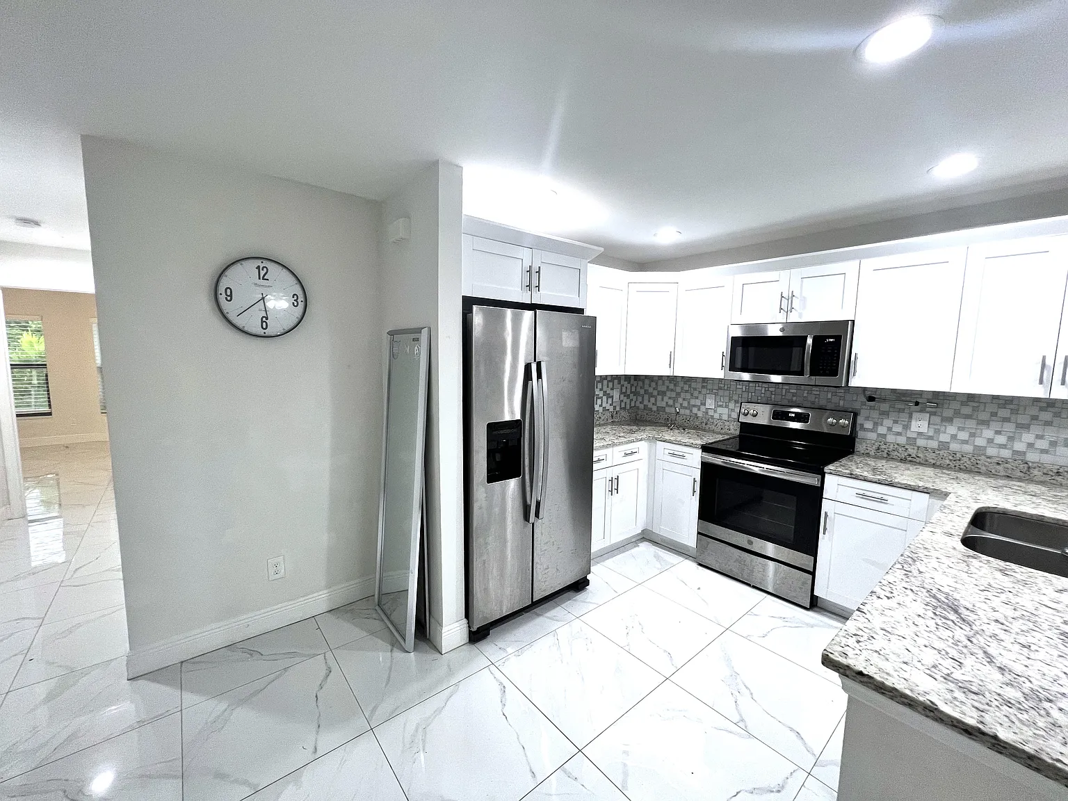 3 bed, 1250 sqft, $1,795 — Photo 2