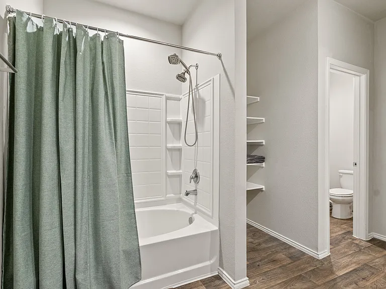 2431 Sutton Hollow Ct — Photo 26